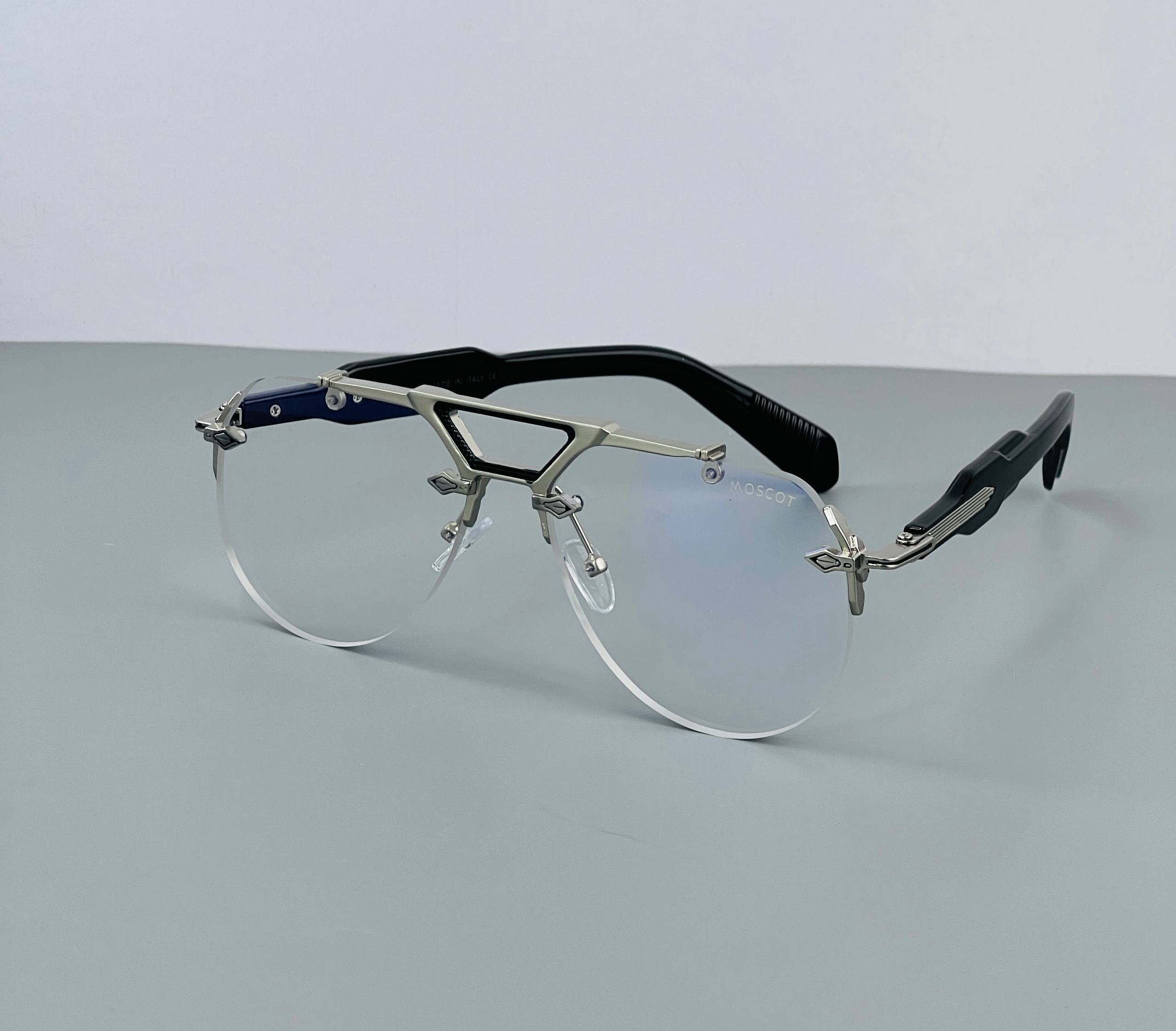 Moscot Pilot shape sunglass